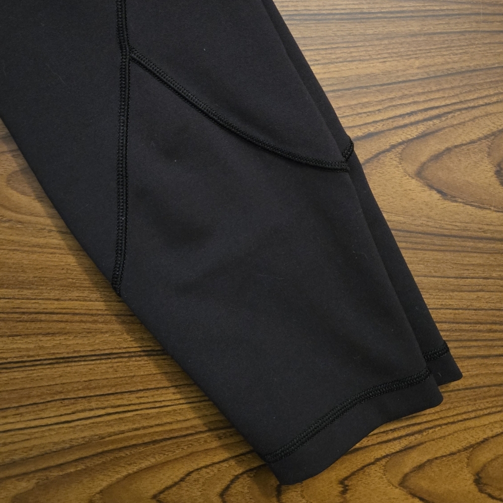Lululemon In Movement Tight 25" - Picture 10 of 12